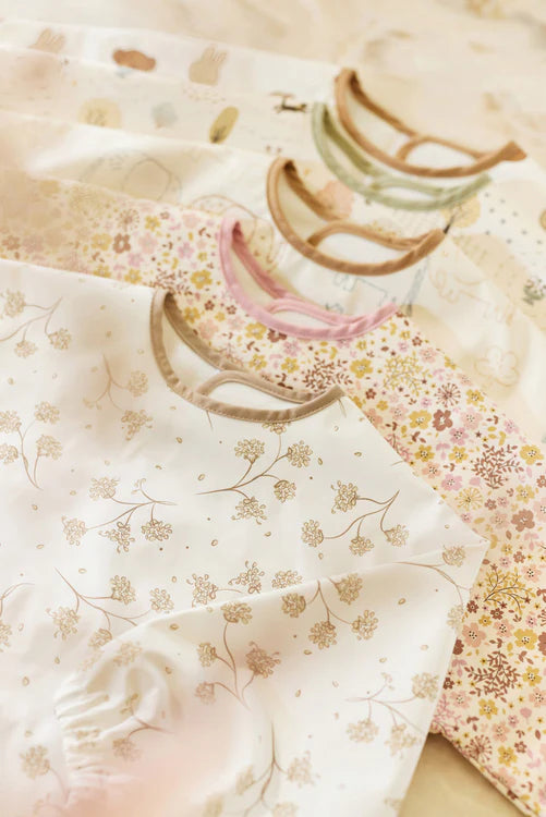 Bavoir imperméable à manches | Flower Fairies