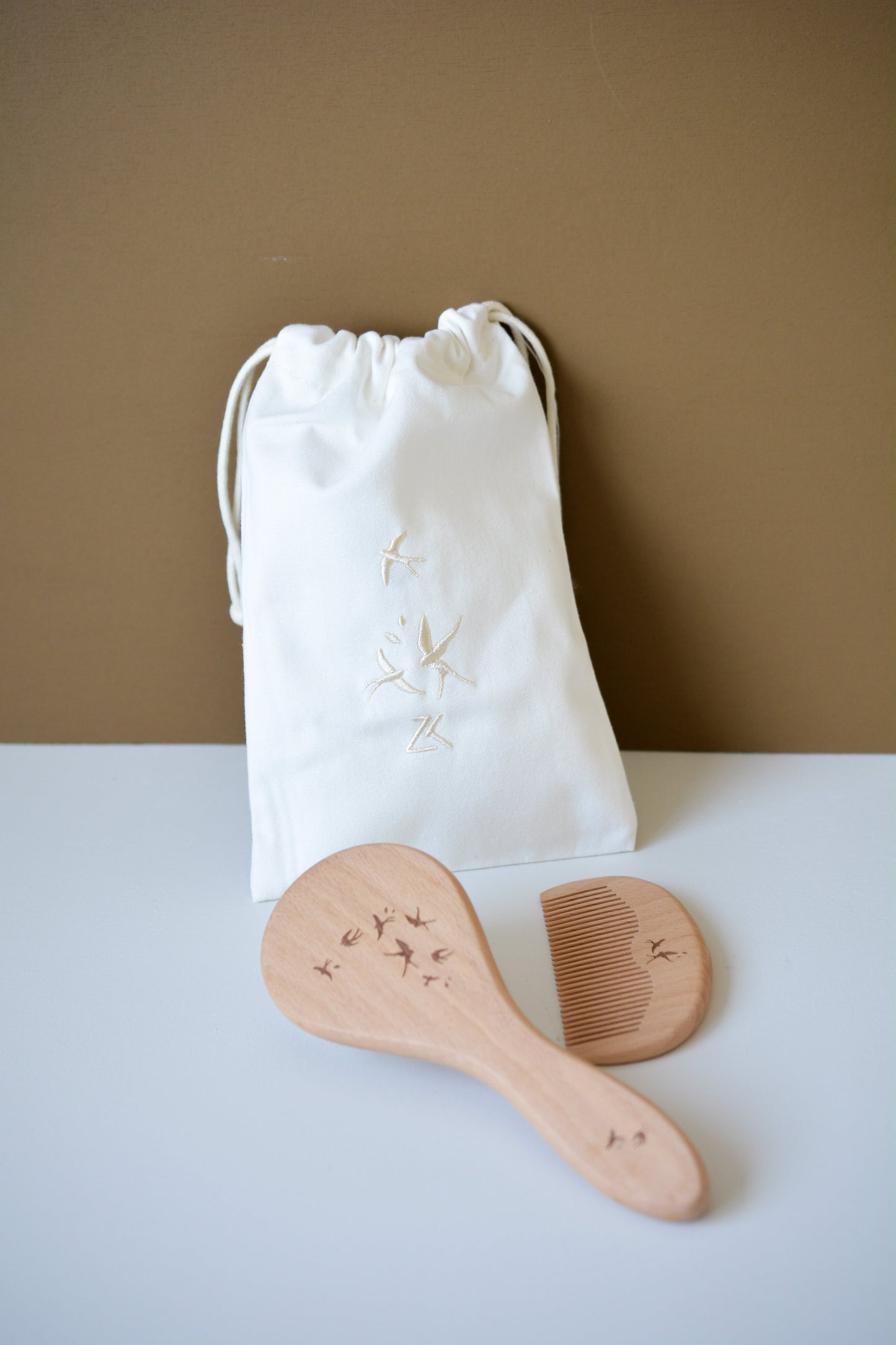 Brosse et peigne bébé | Hirondelles