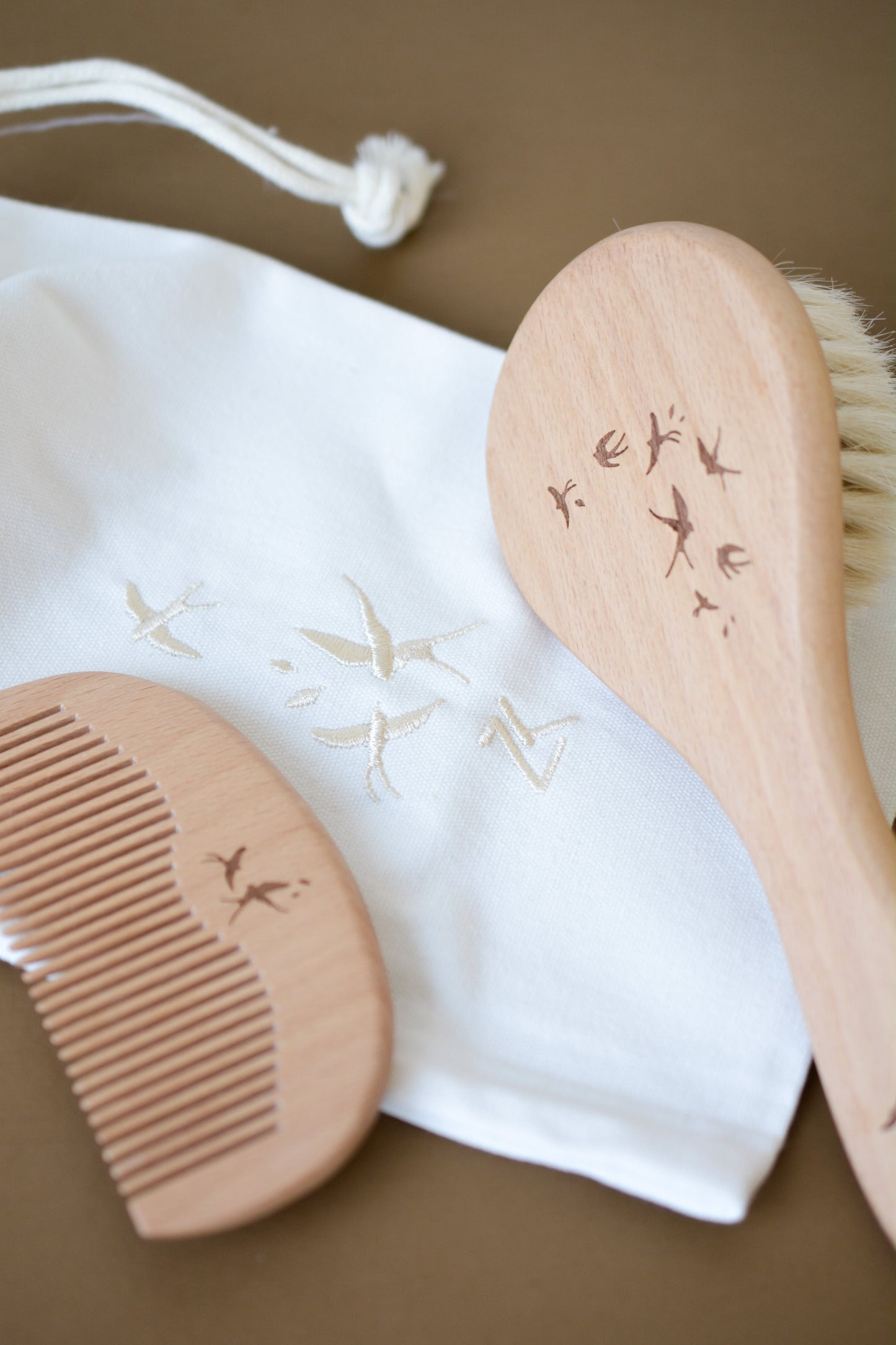 Brosse et peigne bébé | Hirondelles